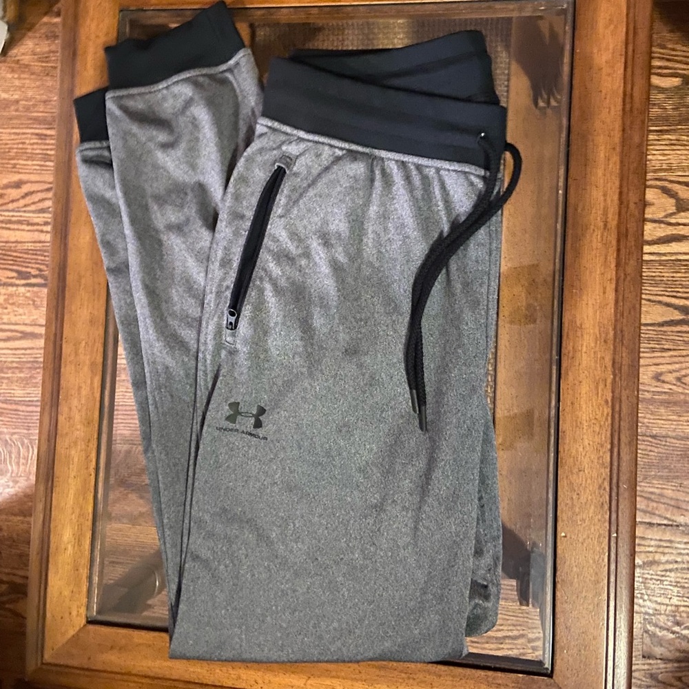 UnderArmor Joggers Size: L
